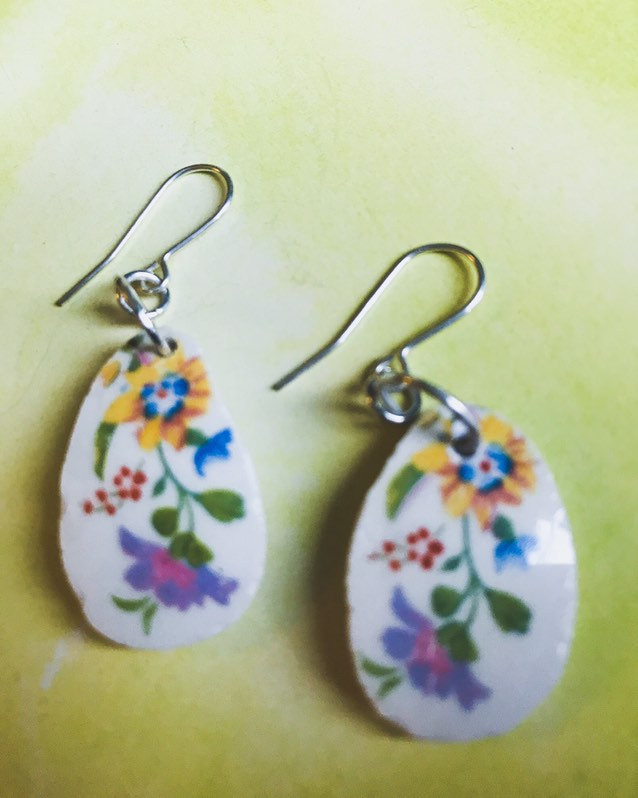 Sweet vintage recycled China floral dangle earrings