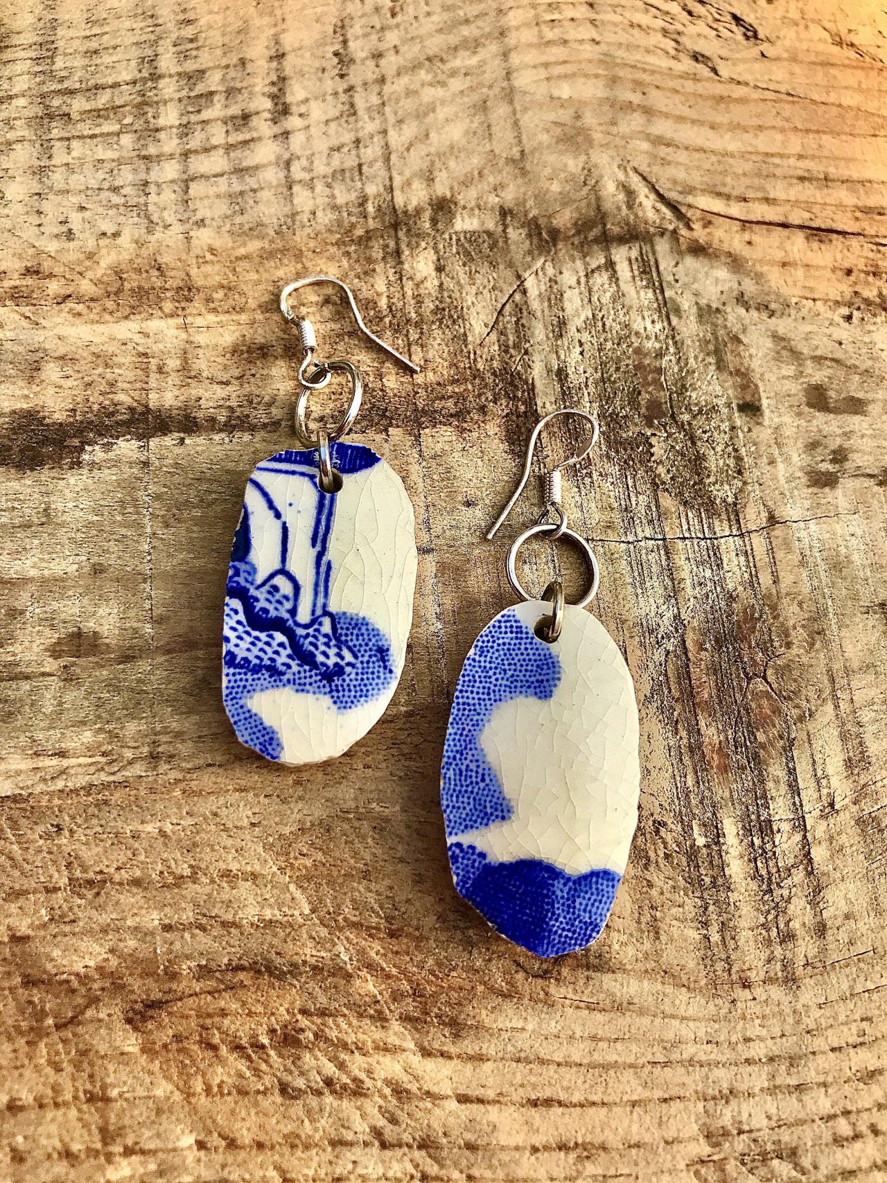 Sweet vintage willow pattern blue & wHITE china earrings