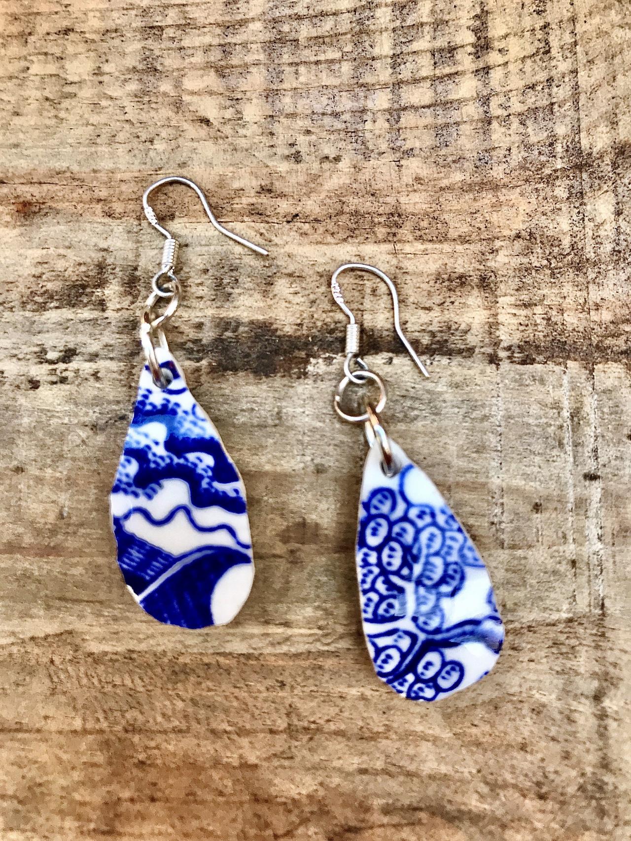 Sweet Vintage Willow Pattern Blue & White China Earrings