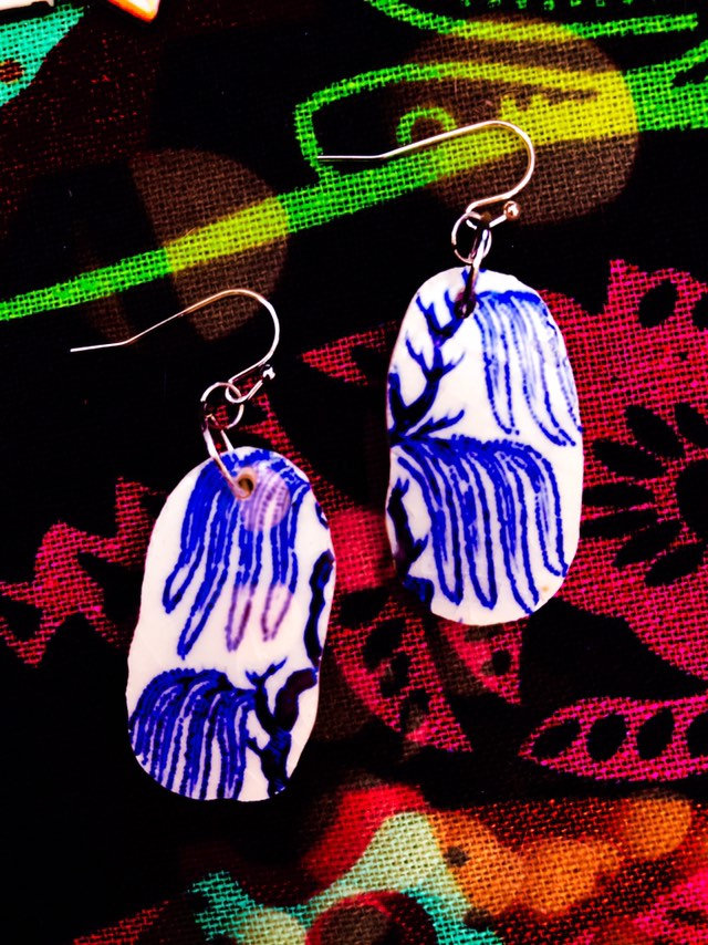 Sweet Vintage Willow Pattern Blue & White China Earrings