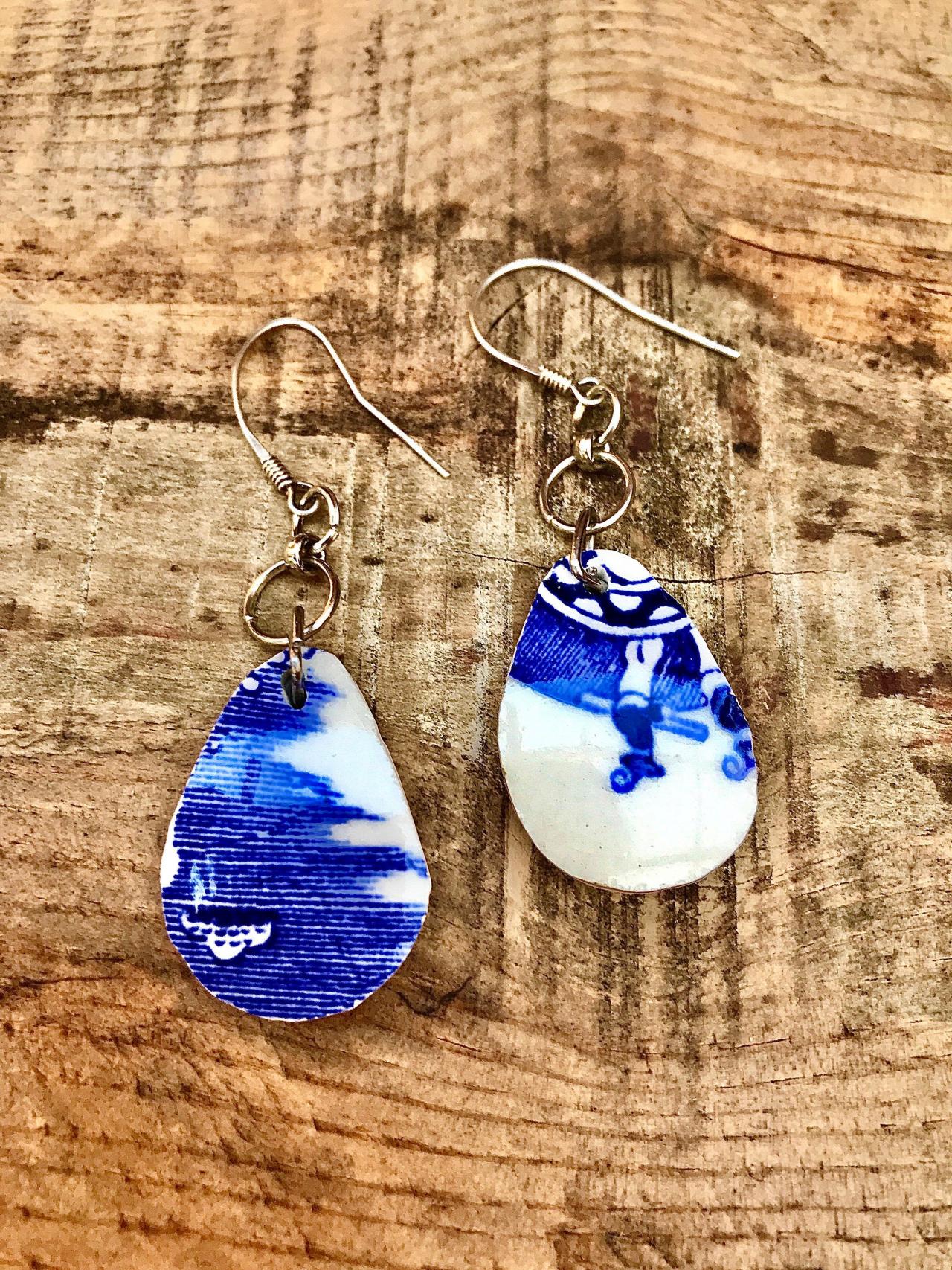 Sweet Vintage Willow Pattern Blue & White China Earrings.