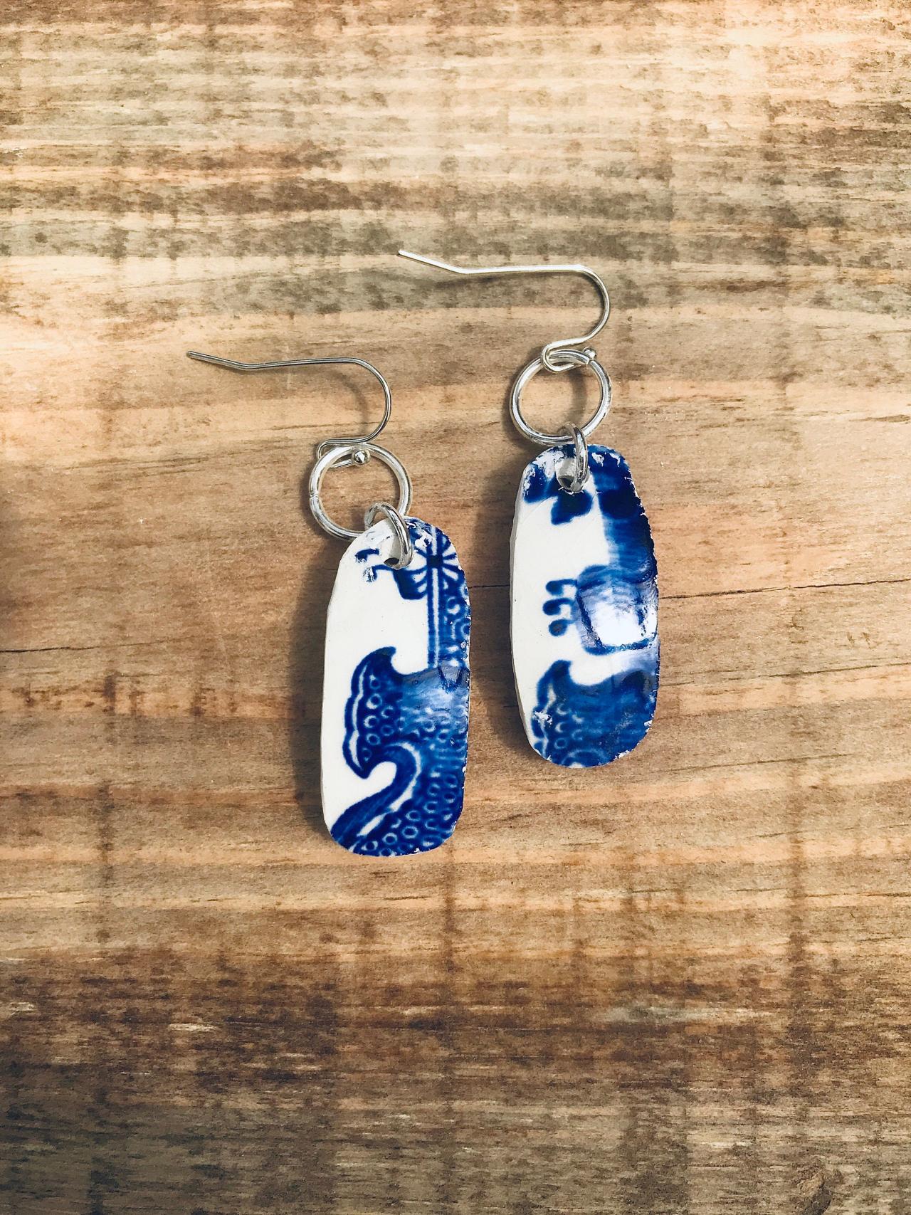 Sweet Vintage Willow Pattern Blue & White China Earrings.