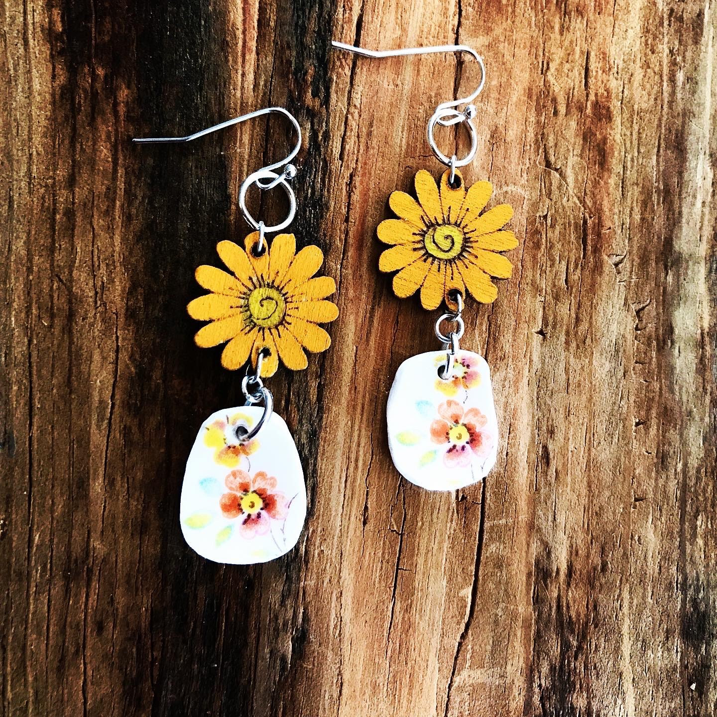 Pretty Golden Flower And China Flower Earrings With Sterling Silver ...